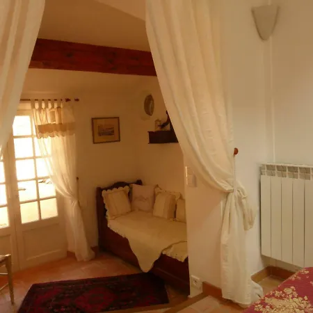 Bed & Breakfast Le Bastidon Saint-michel 3*