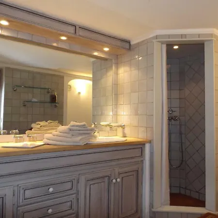 Le Bastidon Saint-michel Frühstückspension 4*